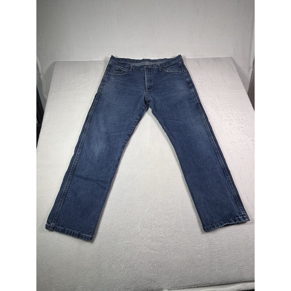 Wrangler Rugged Wear Mens Jeans 38x30 Blue Straight Leg Medium Wash Denim